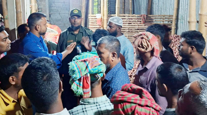  কালুখালীতে পেঁয়াজ বাজারে ‘ধলতা’ প্রতিরোধে ইউএনও’র বিশেষ অভিযান